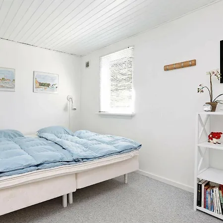 Casa vacanze Two-bedroom Holiday In 10 *