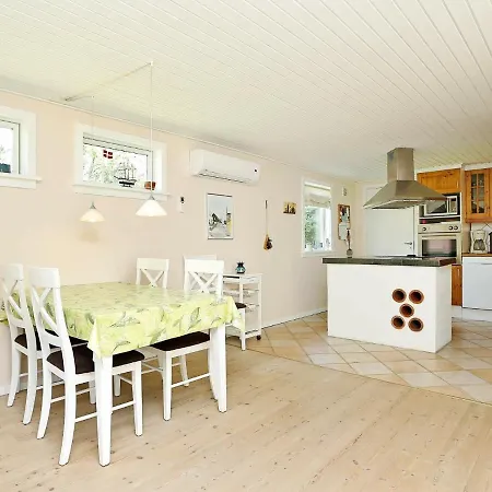 Casa vacanze Two-bedroom Holiday In 10