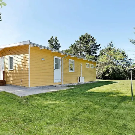 Two-bedroom Holiday In 10 Casa vacanze *