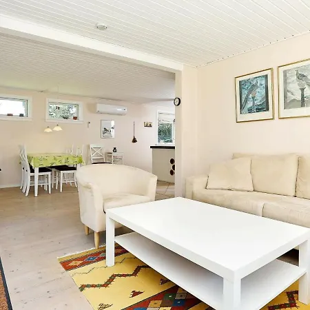 Two-bedroom Holiday In 10 *