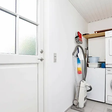 Two-bedroom Holiday In 10 *