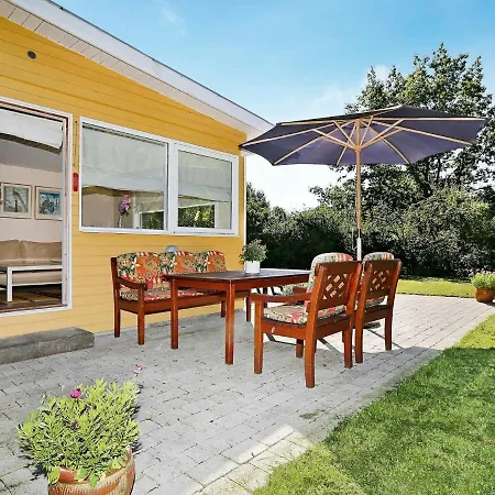 Two-bedroom Holiday In 10 *