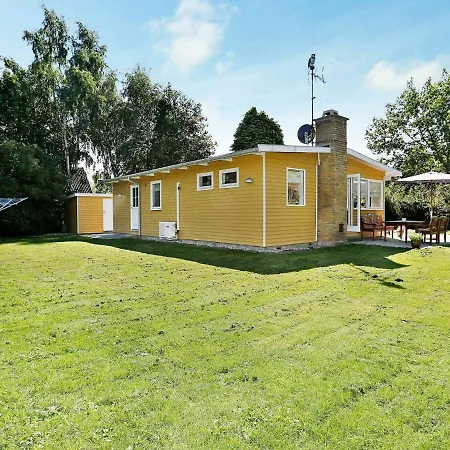 Two-bedroom Holiday In 10 Casa vacanze